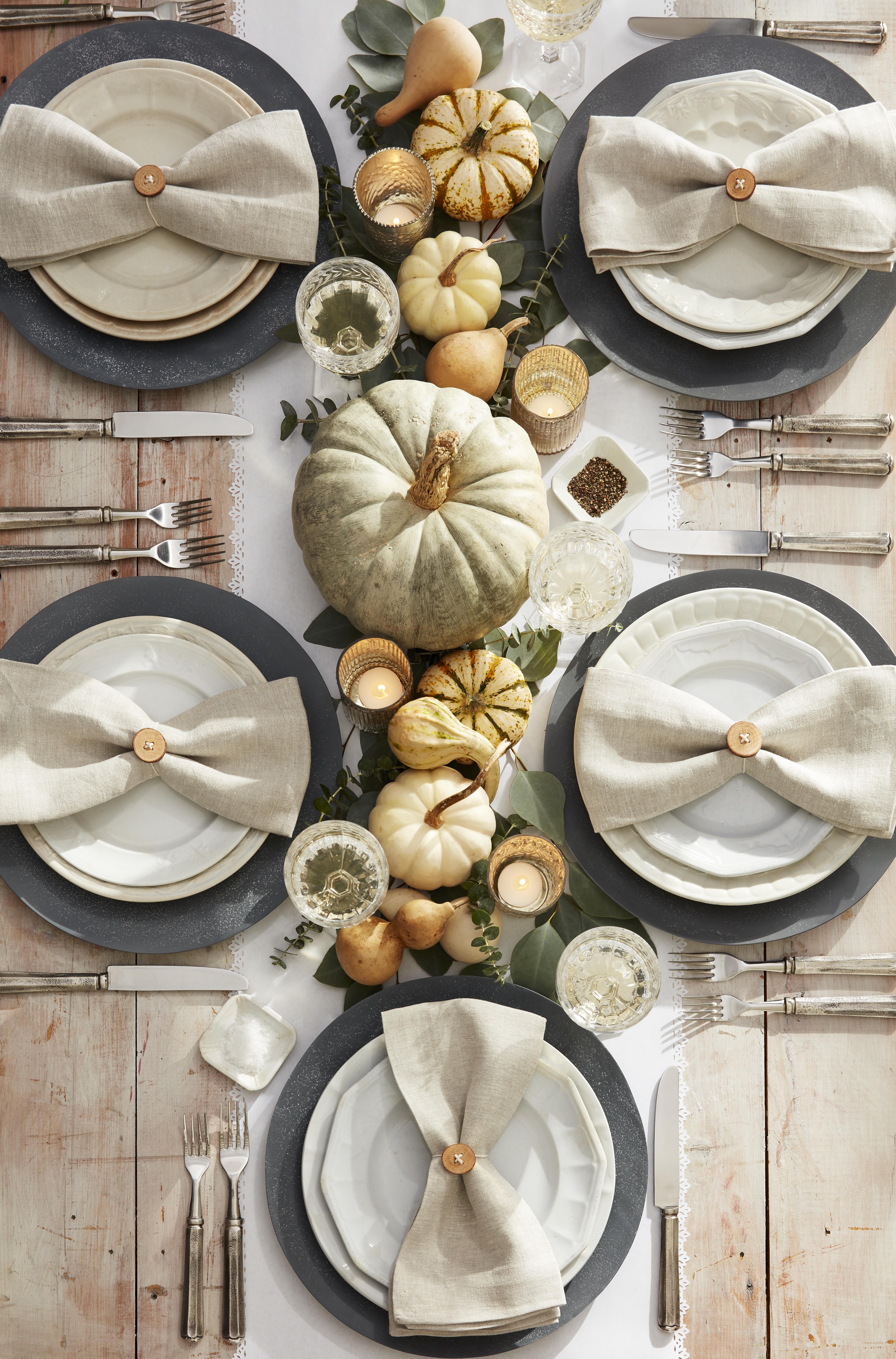 Simple Thanksgiving Table Decor 