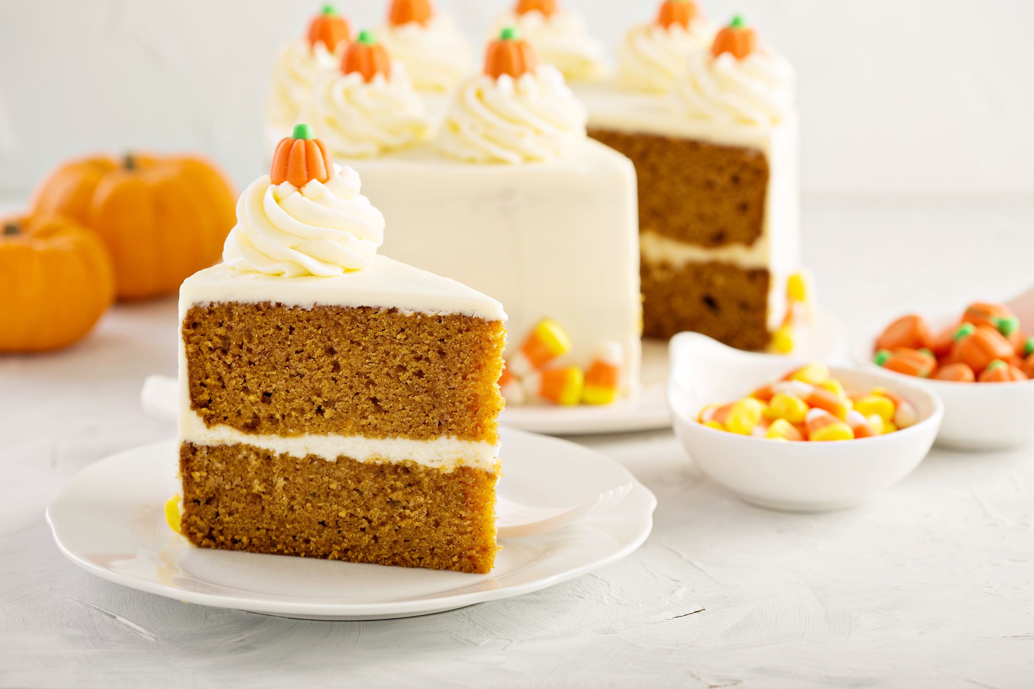 Cách trang trí pumpkin cake decor để bánh Halloween thêm đặc sắc