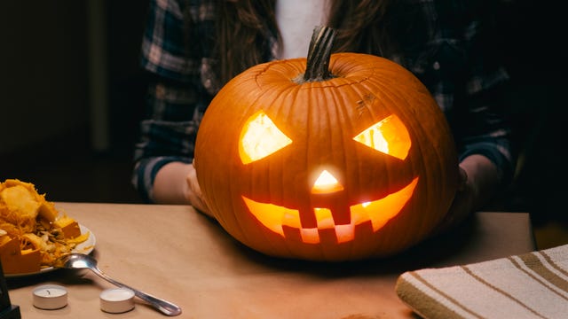 pumpkin carving, illuminated pumpkin