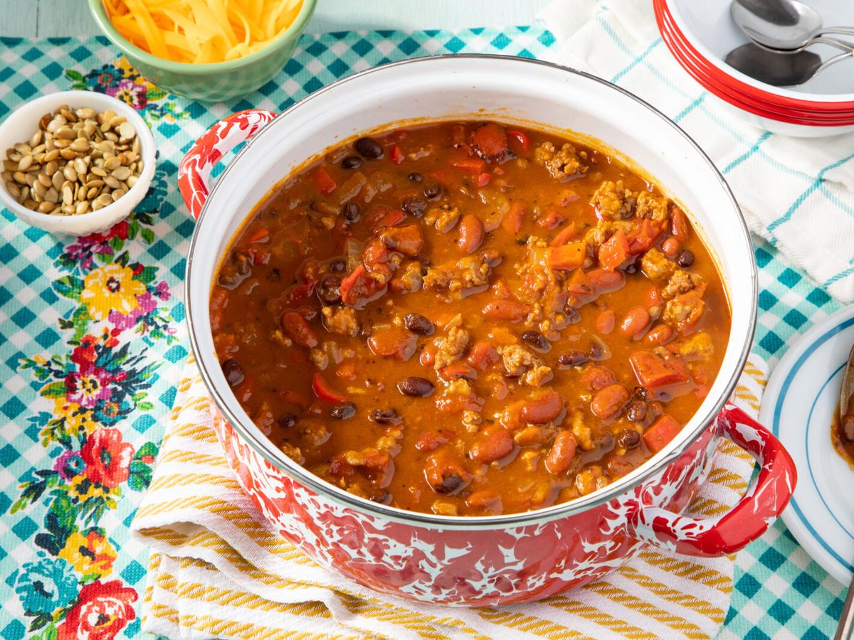 Slow Cooker White Turkey Chili [Video] - Sweet and Savory Meals