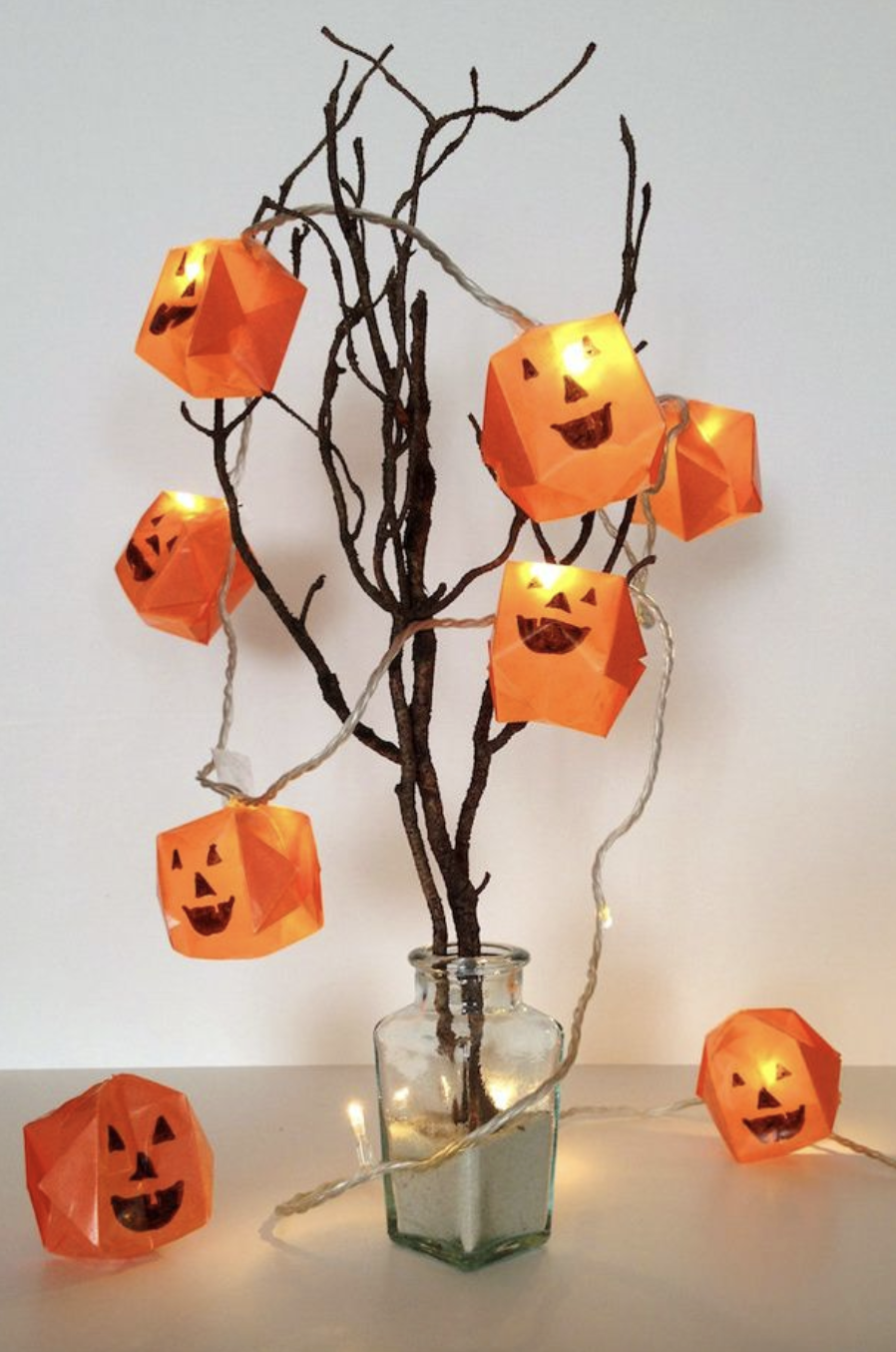 https://hips.hearstapps.com/hmg-prod/images/pumpkin-crafts-for-kids-origami-pumpkin-lights-64e8b8102aff8.png
