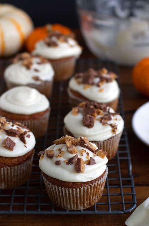 pumpkin cupcakes with maple cream cheese frosting