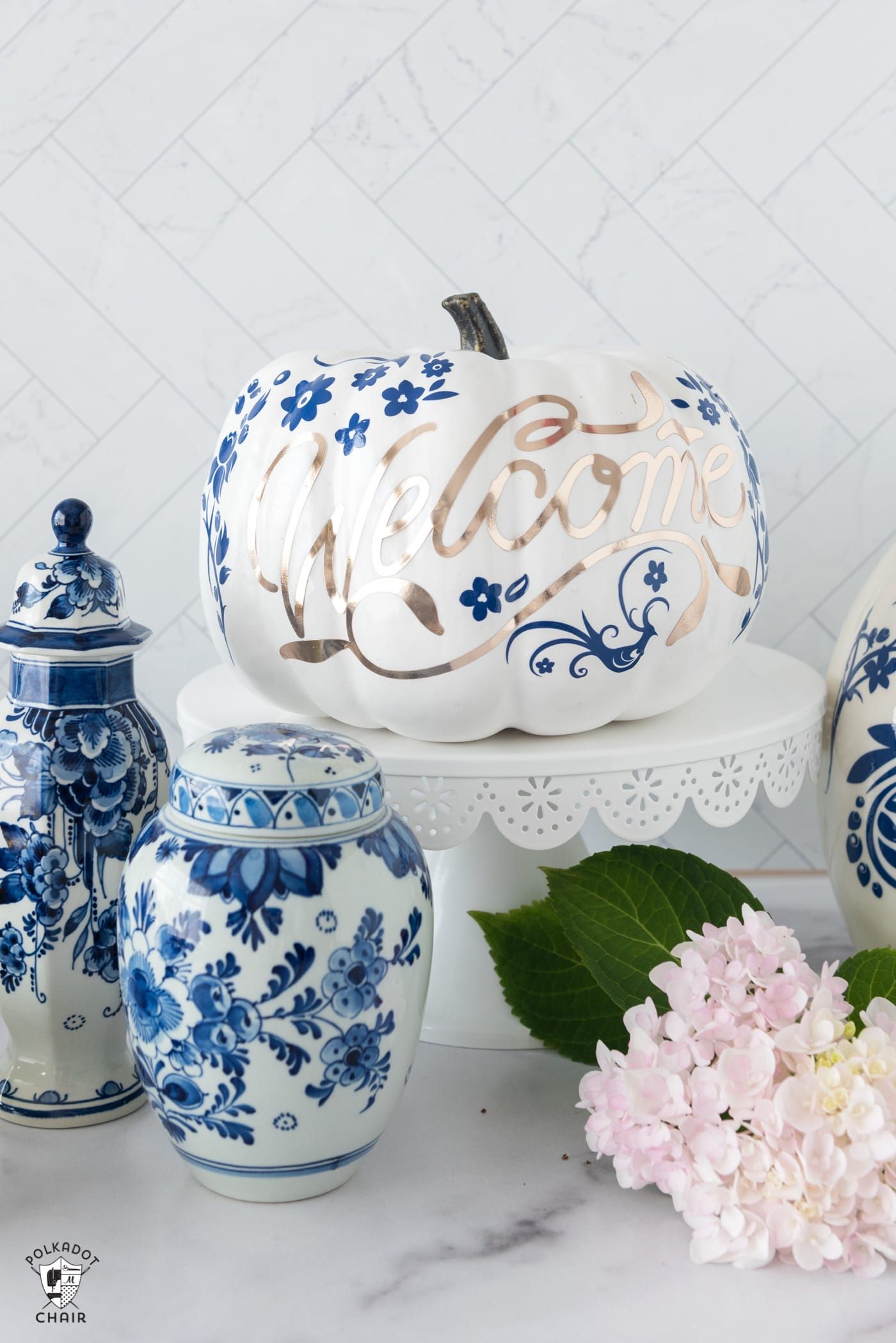 Chinoiserie Slow Cookers  Blue white decor, Blue and white, Blue