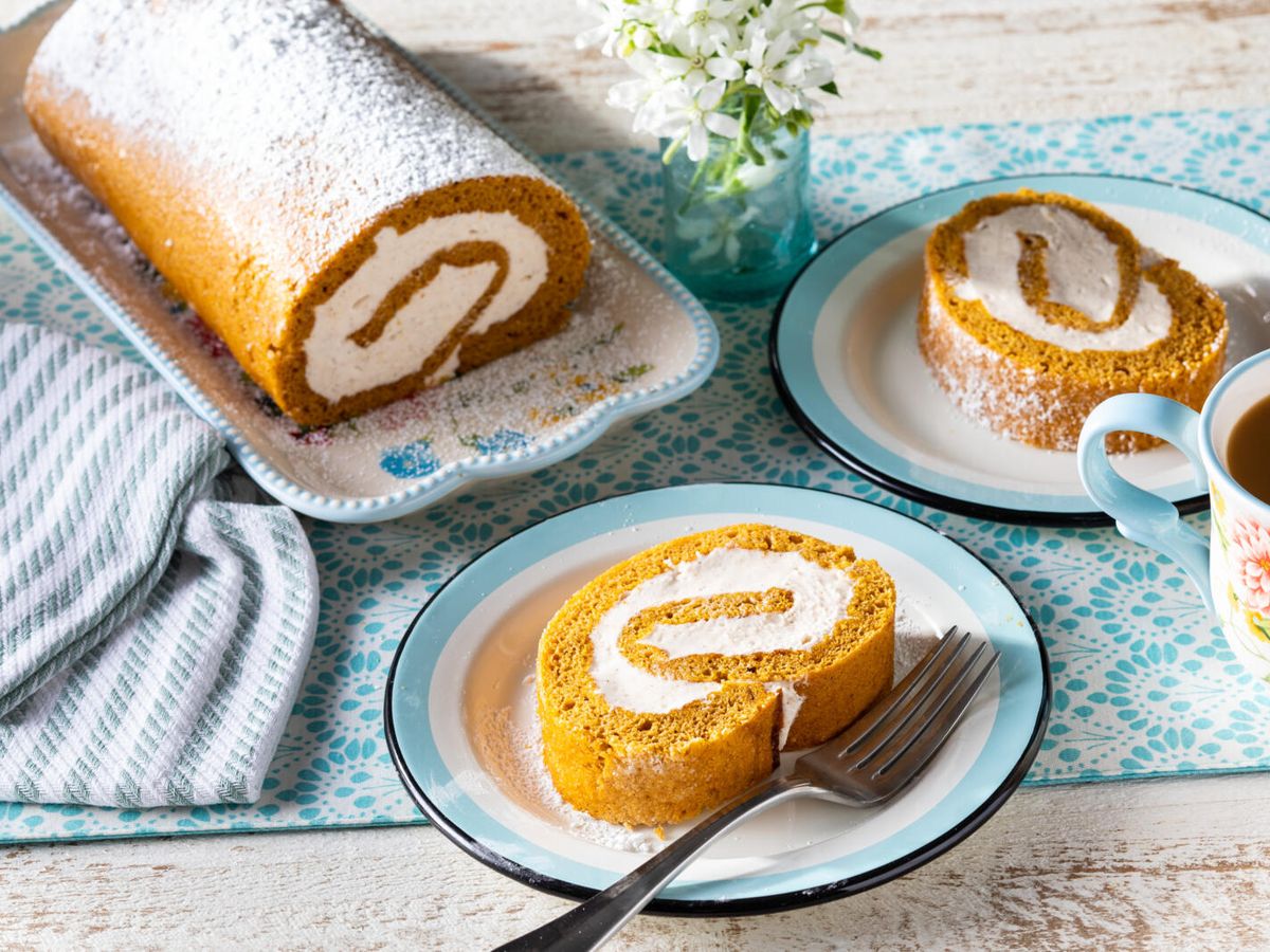 Pumpkin Roll Cake - JoyFoodSunshine