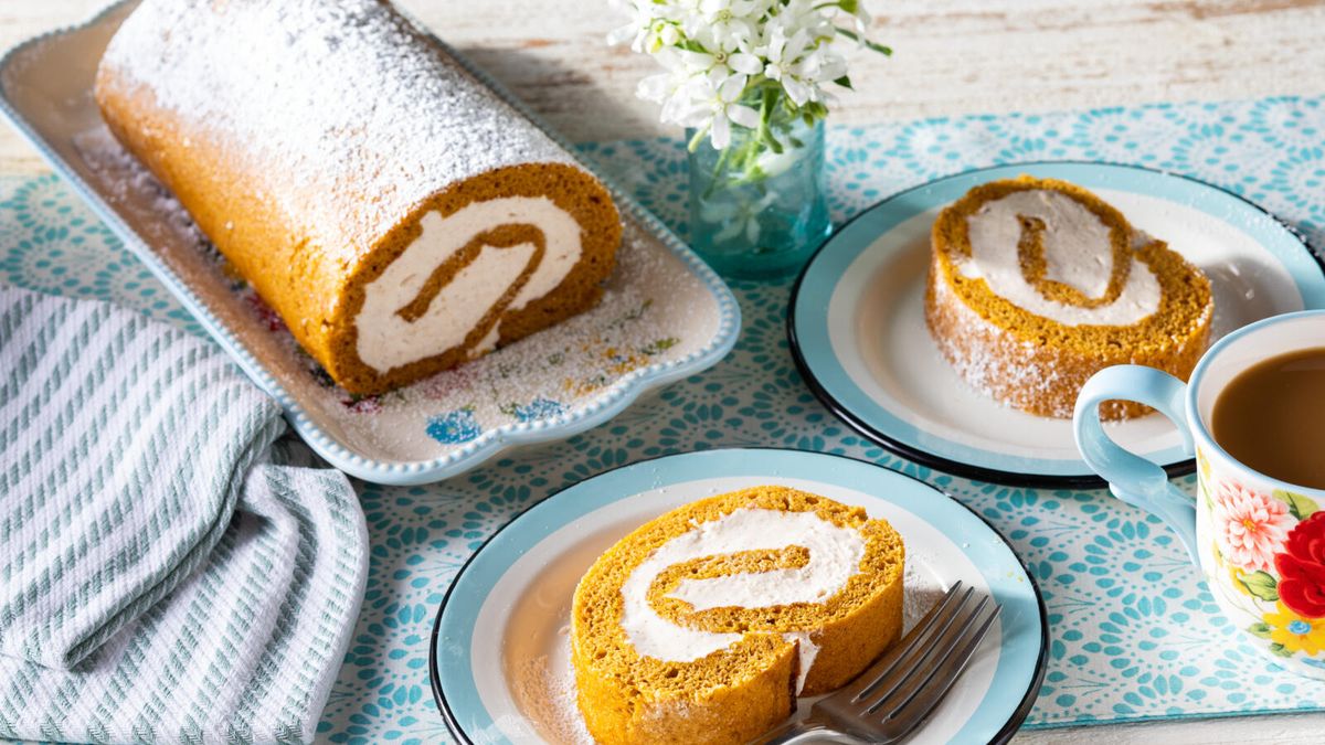 Pumpkin Roll Cake Recipe - Valentina's Corner