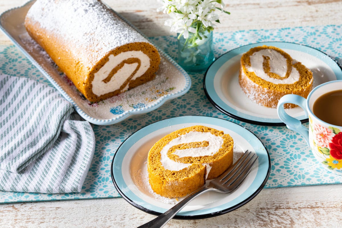 Pumpkin Roll Cake Recipe - Valentina's Corner