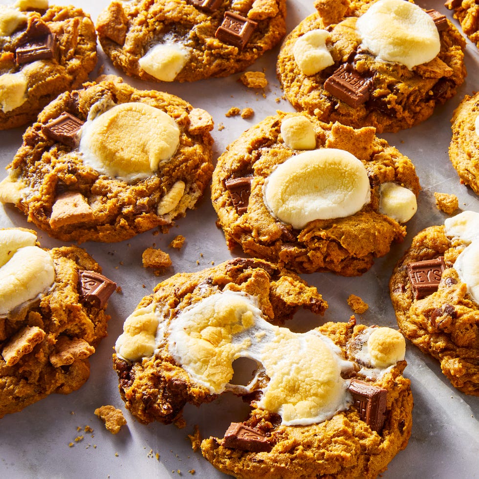cookies with pumpkin topped with toasted marshmallows