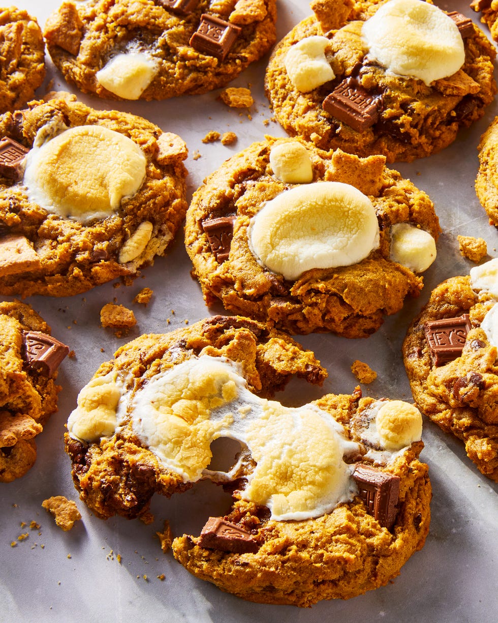 cookies with pumpkin topped with toasted marshmallows