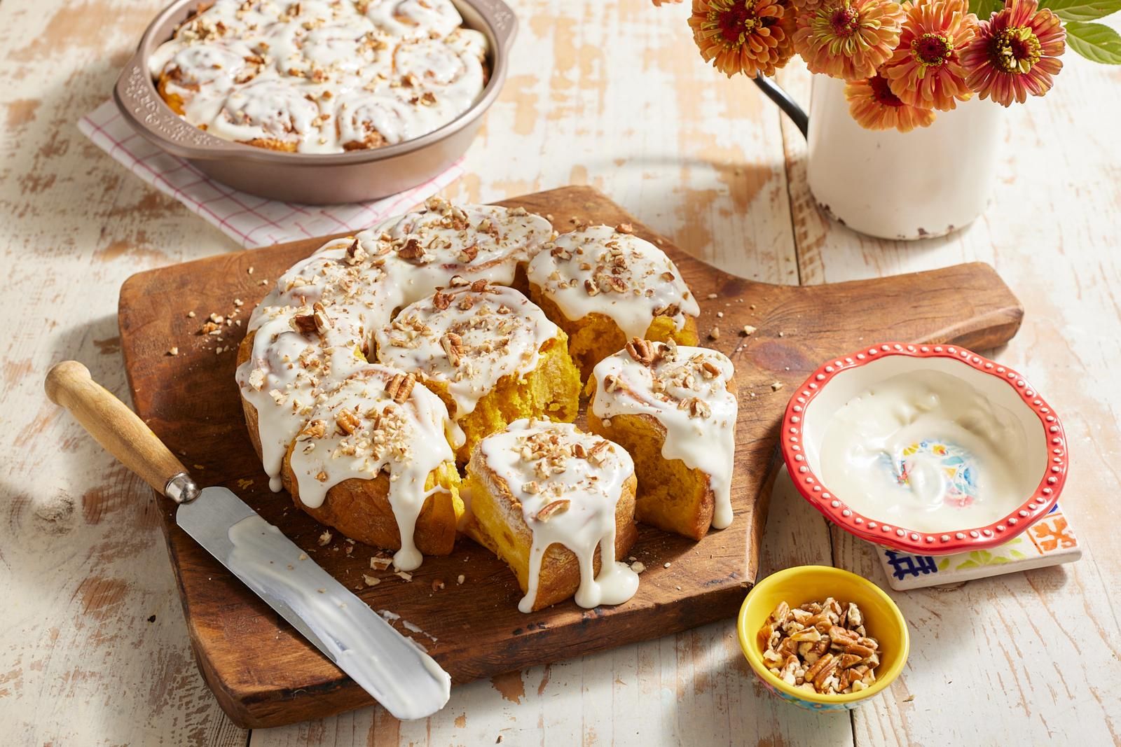 Pumpkin Cinnamon Roll Cake