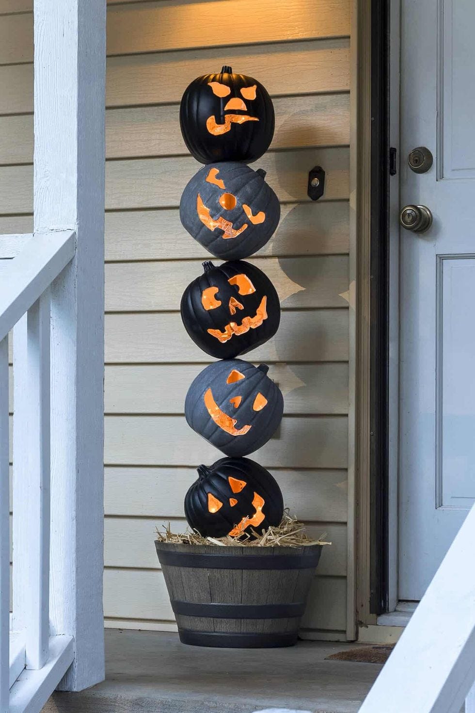 45 Best Outdoor Halloween Decoration Ideas of 2024