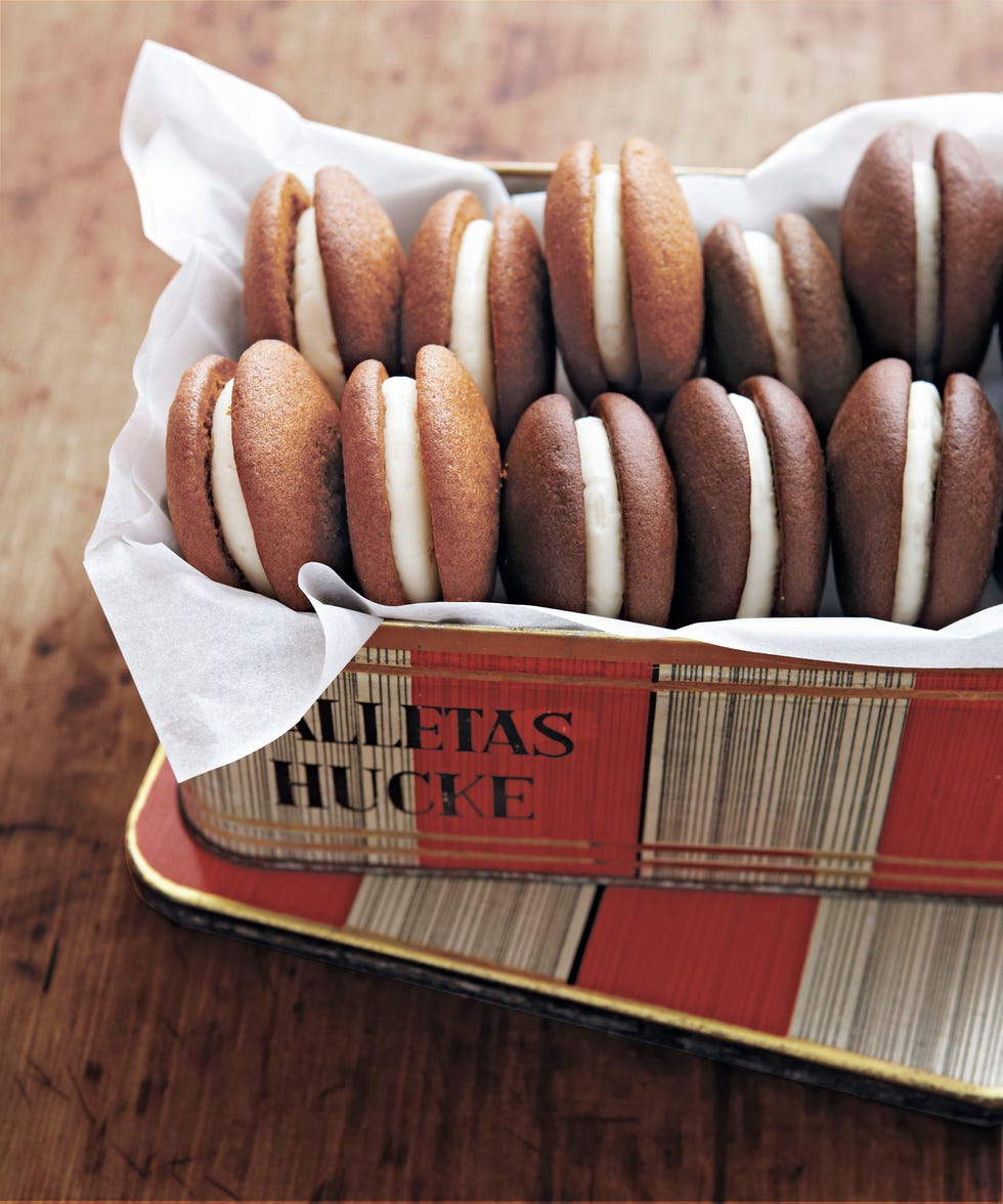 pumpkin whoopie pies with maple spice filling