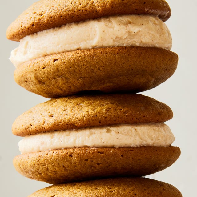 pumpkin whoopie pies with maple cream cheese filling