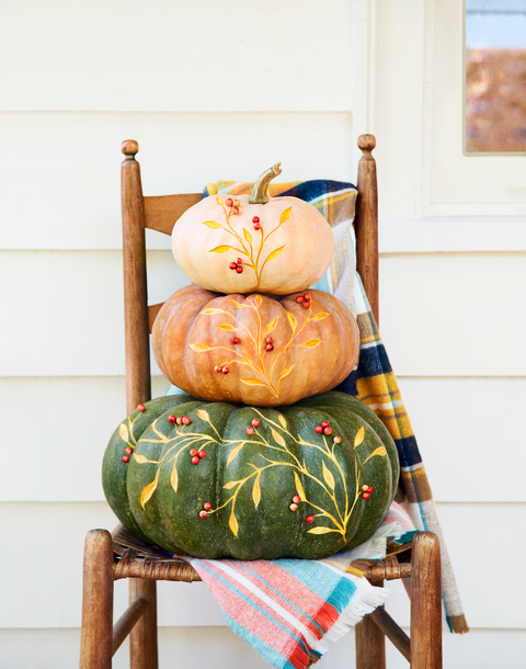 pumpkin stack in varying  colors