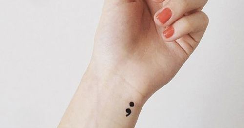 Qué significa el tatuaje de punto y coma que ves tanto?