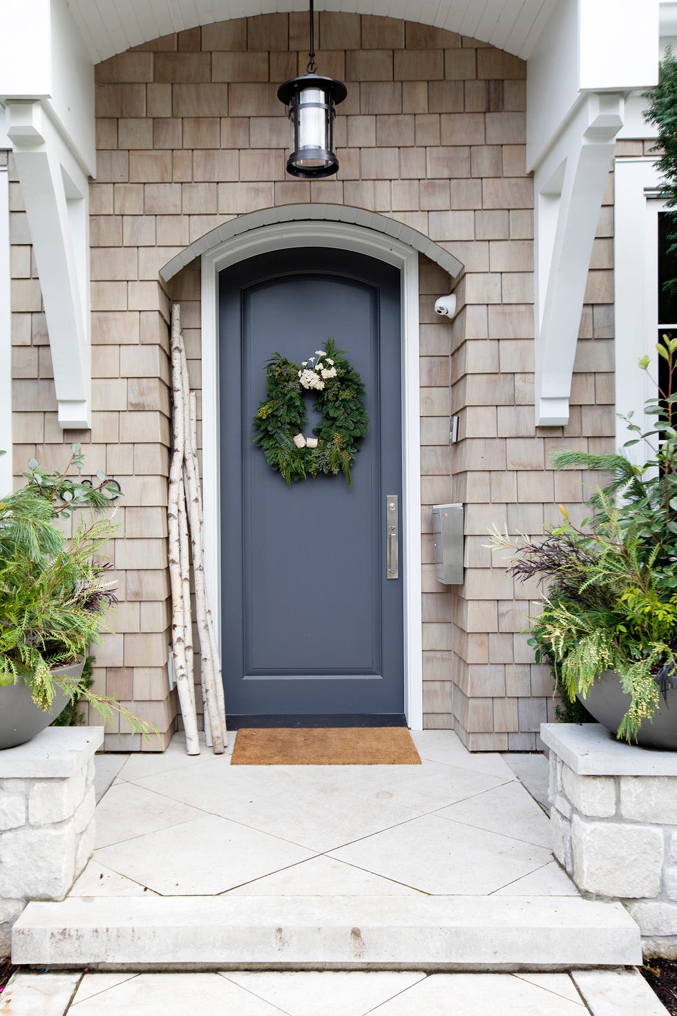 26 DIY Christmas Porch Decoration Ideas to Celebrate the Season