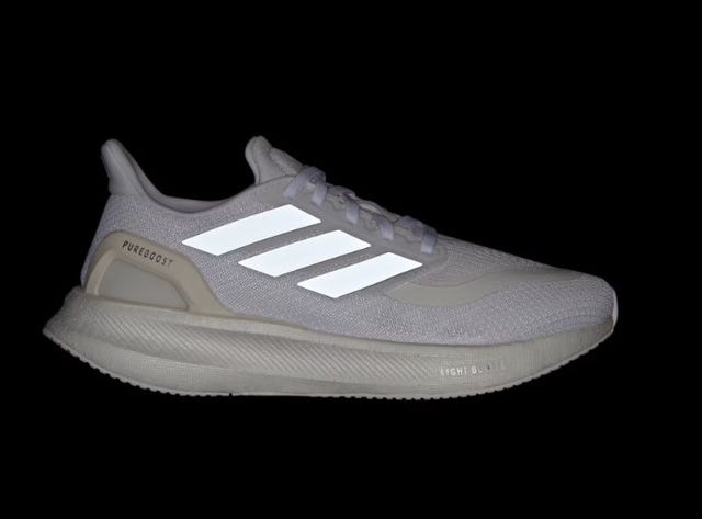 pureboost scarpe running adidas di notte