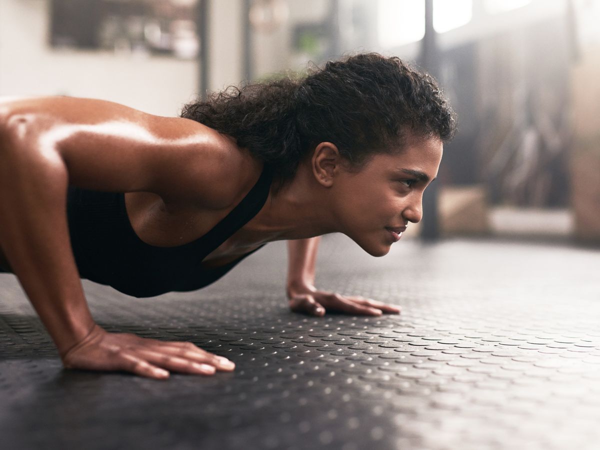 7 Push Up Variations for Women Using No Equipment 