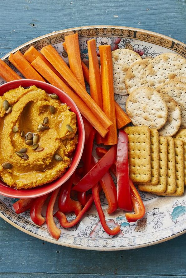 easy roasted garlic and pumpkin hummus with pepper slices, carrots and crackers