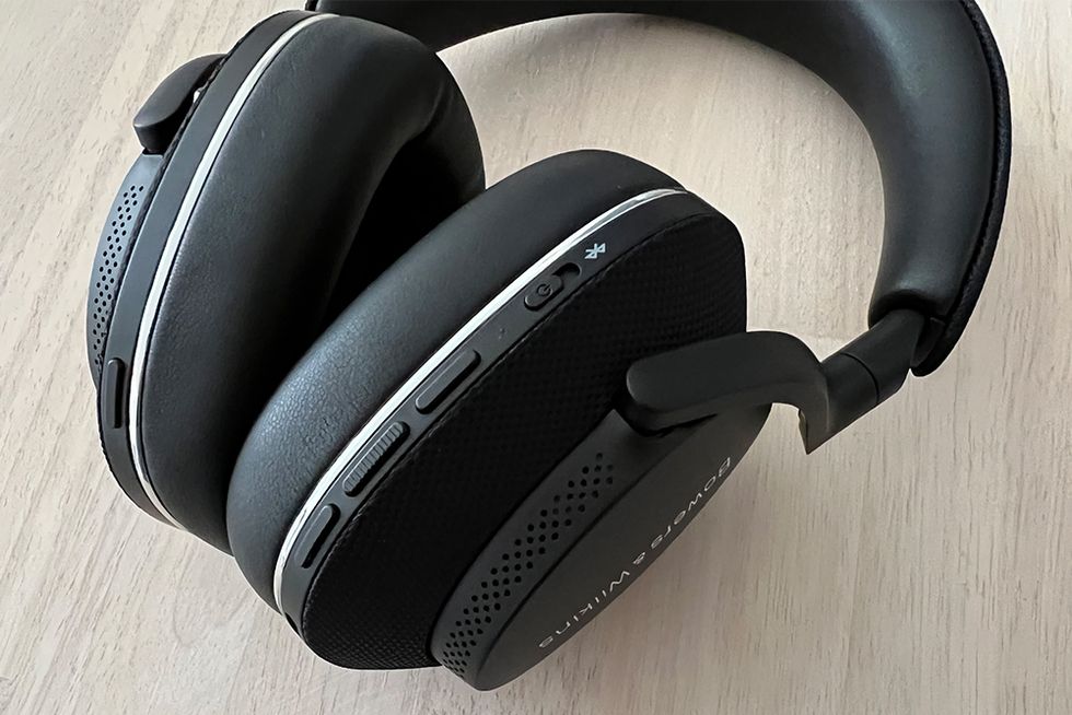 tactile buttons on side of bowers and wilkins px7 headphones