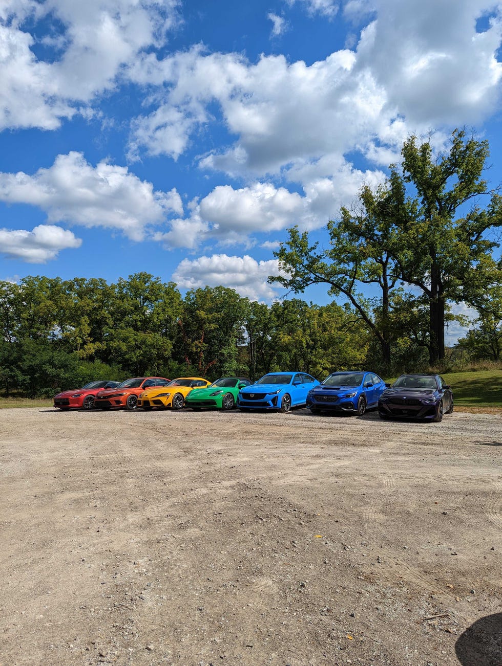 un arc-en-ciel de voitures de sport