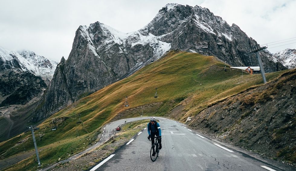 Mountainous landforms, Mountain, Cycling, Mountain range, Mountain pass, Highland, Road cycling, Alps, Road, Vehicle, 