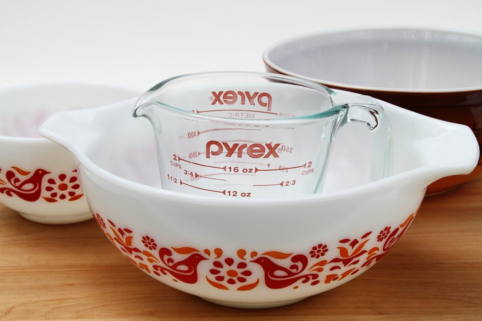 pyrex measuring cup and mixing bowls