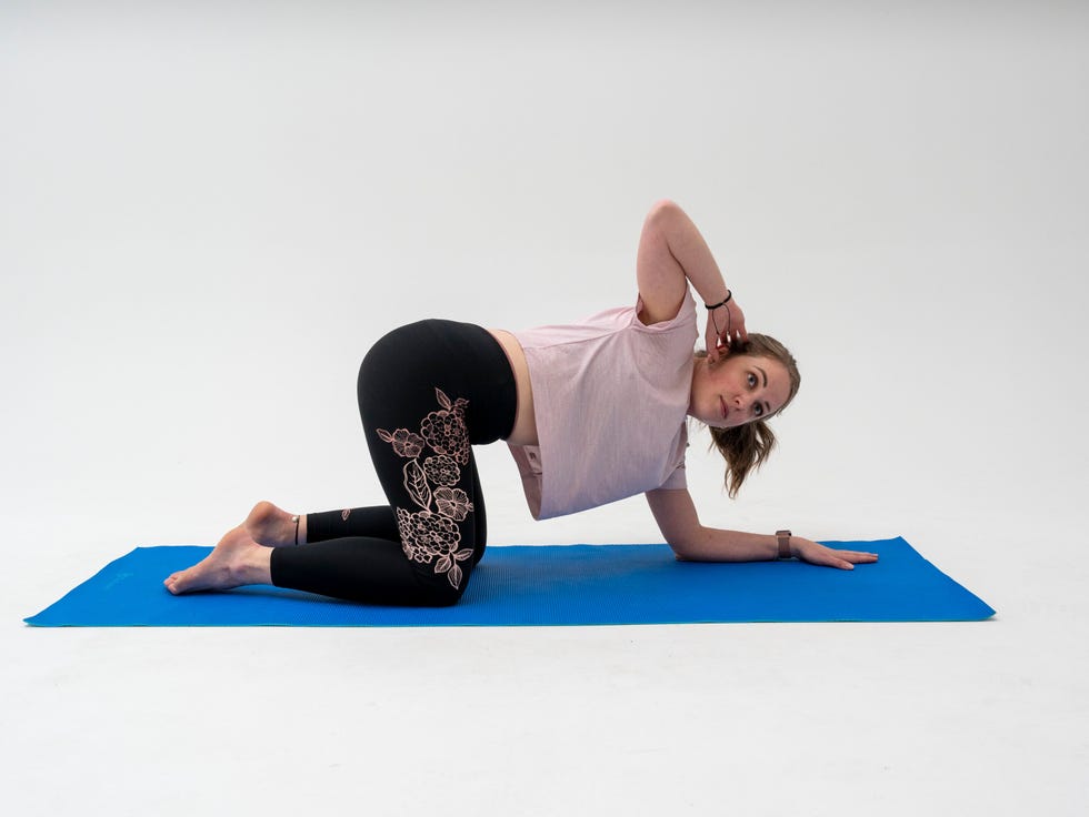 how to stretch back, quadruped t spine rotation