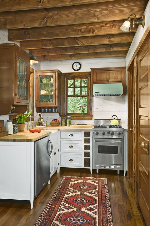 quaint little cabin kitchen