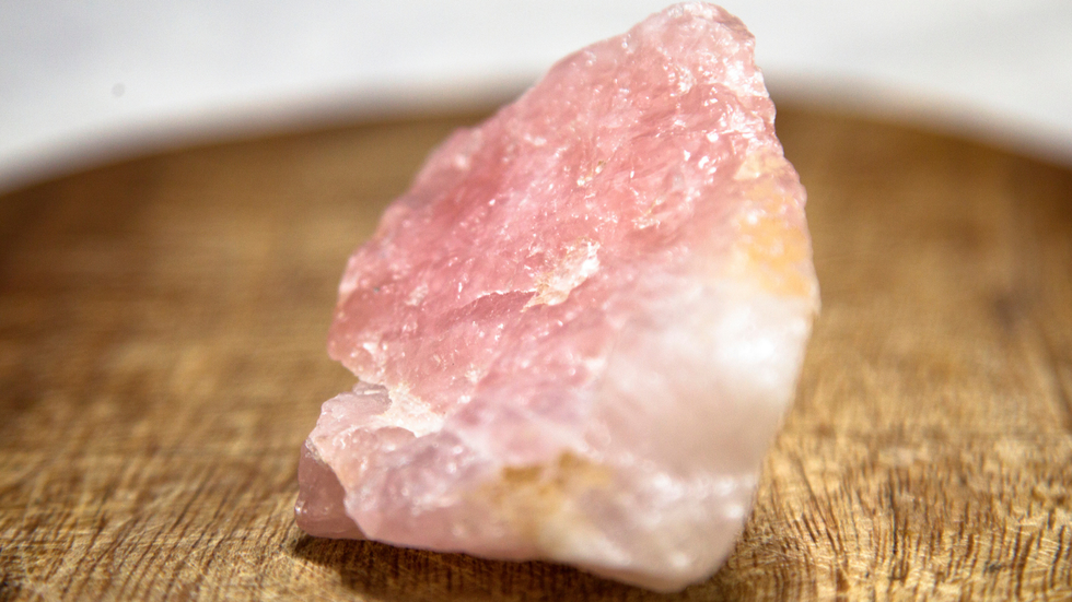 Quarzo rosa: cosa sapere sulla pietra