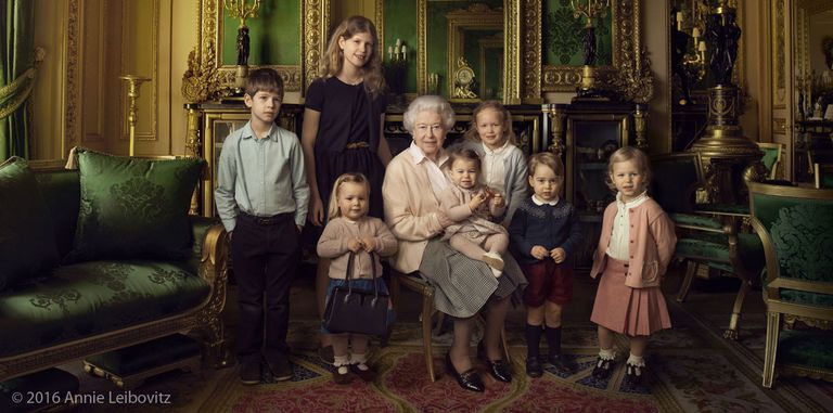 Queen Elizabeth met achterkleinkinderen