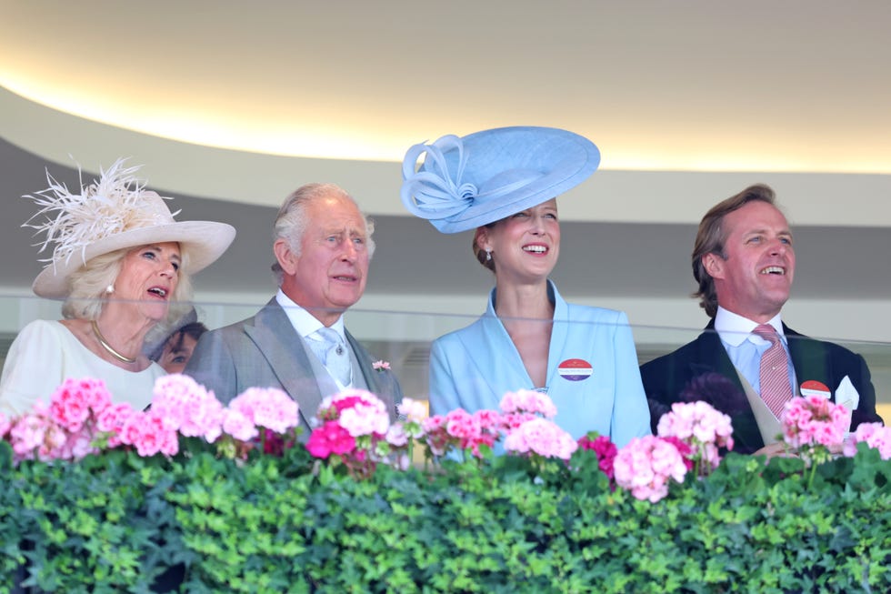 los reyes camila y carlos con gabriella windsor y thomas kingston en las carreras de ascot 2023