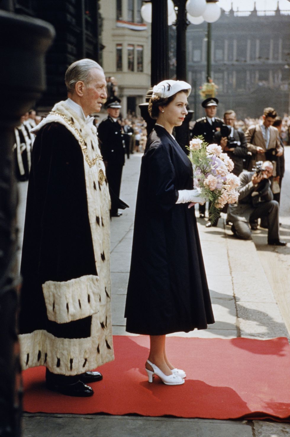 queen elizabeth ii outside the city chambers in glasgow during a coronation tour of scotland, 1953
