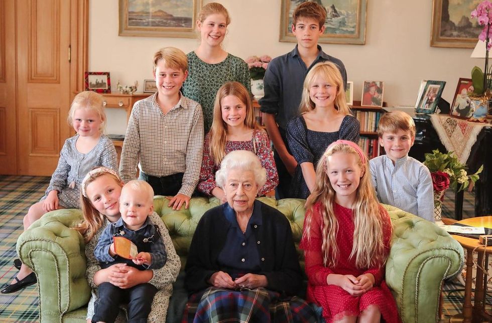 queen elizabeth ii and her great grandchildren