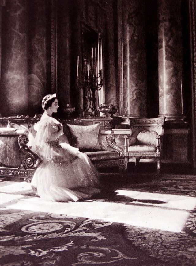 queen lizabeth consort of king george vi of the united kingdom, by cecil beaton circa 1939