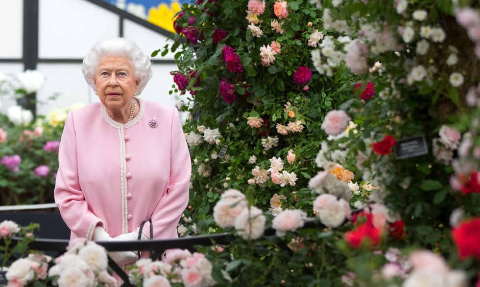 queen elizabeth ii at the chelsea flower show in 2018