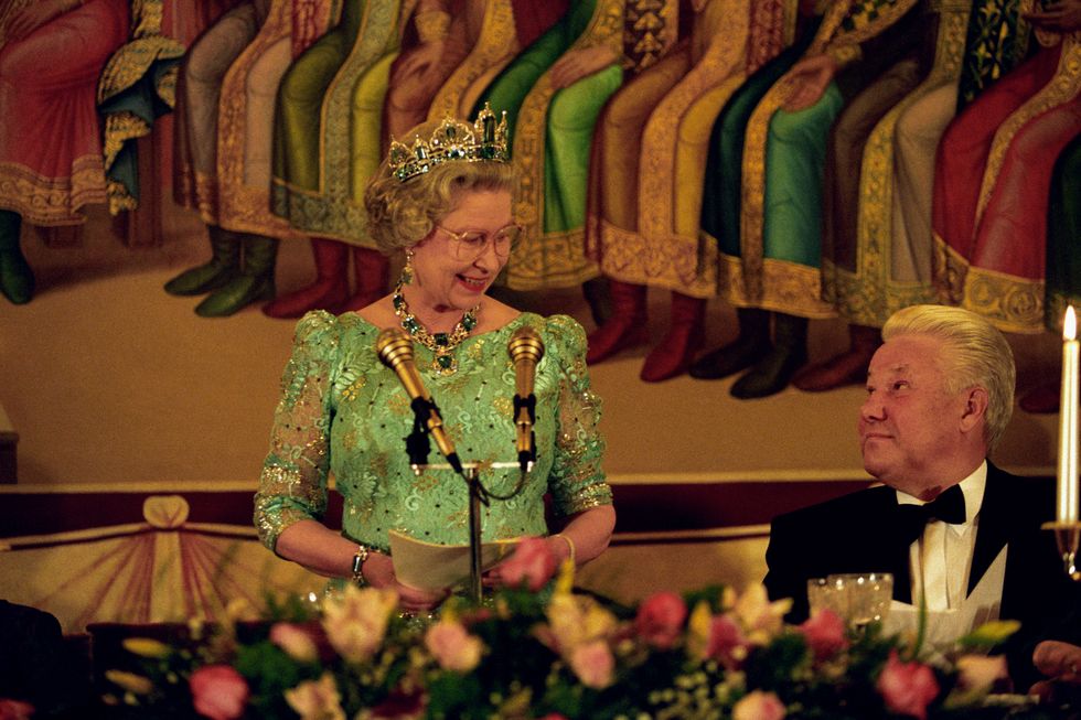 queen elizabeth russia visit 1994