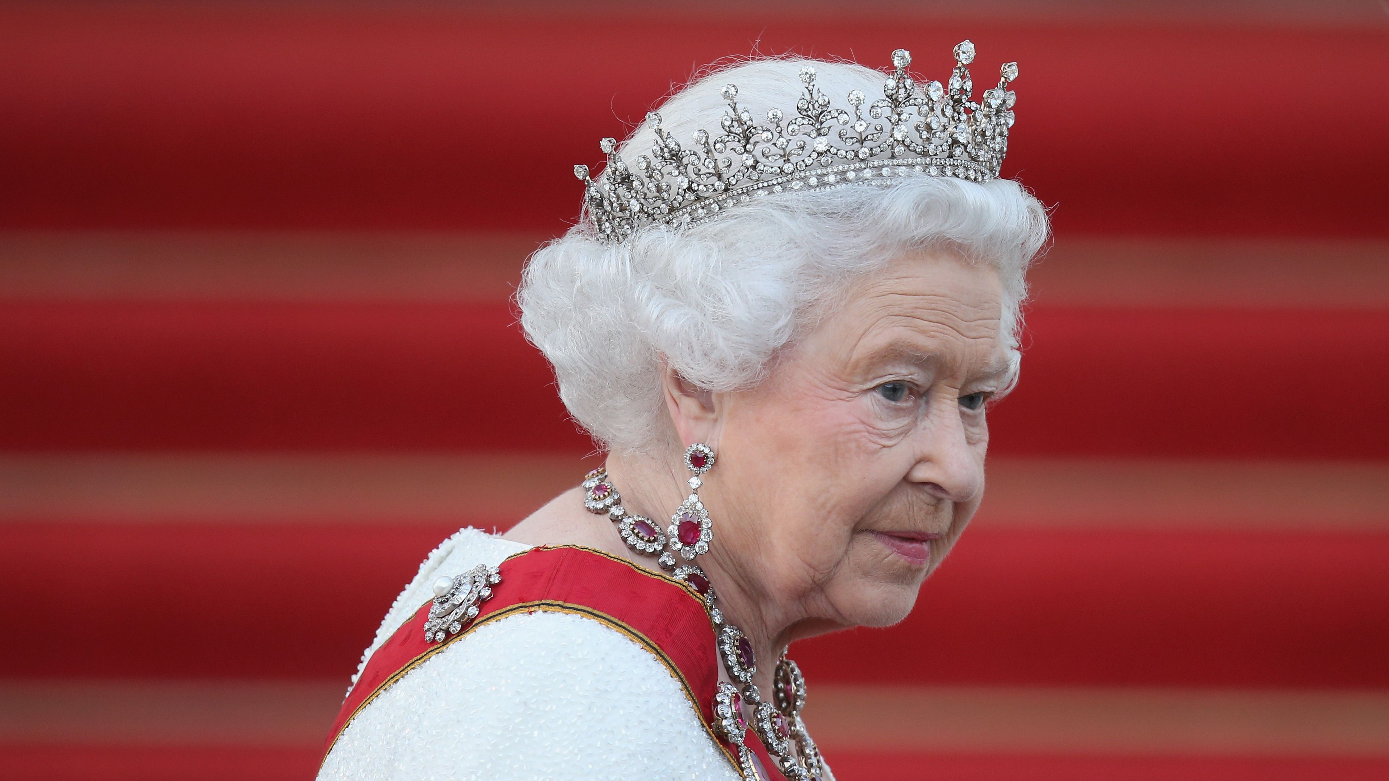 Queen Elizabeth's death: Here's who will inherit priceless crowns and  jewelry
