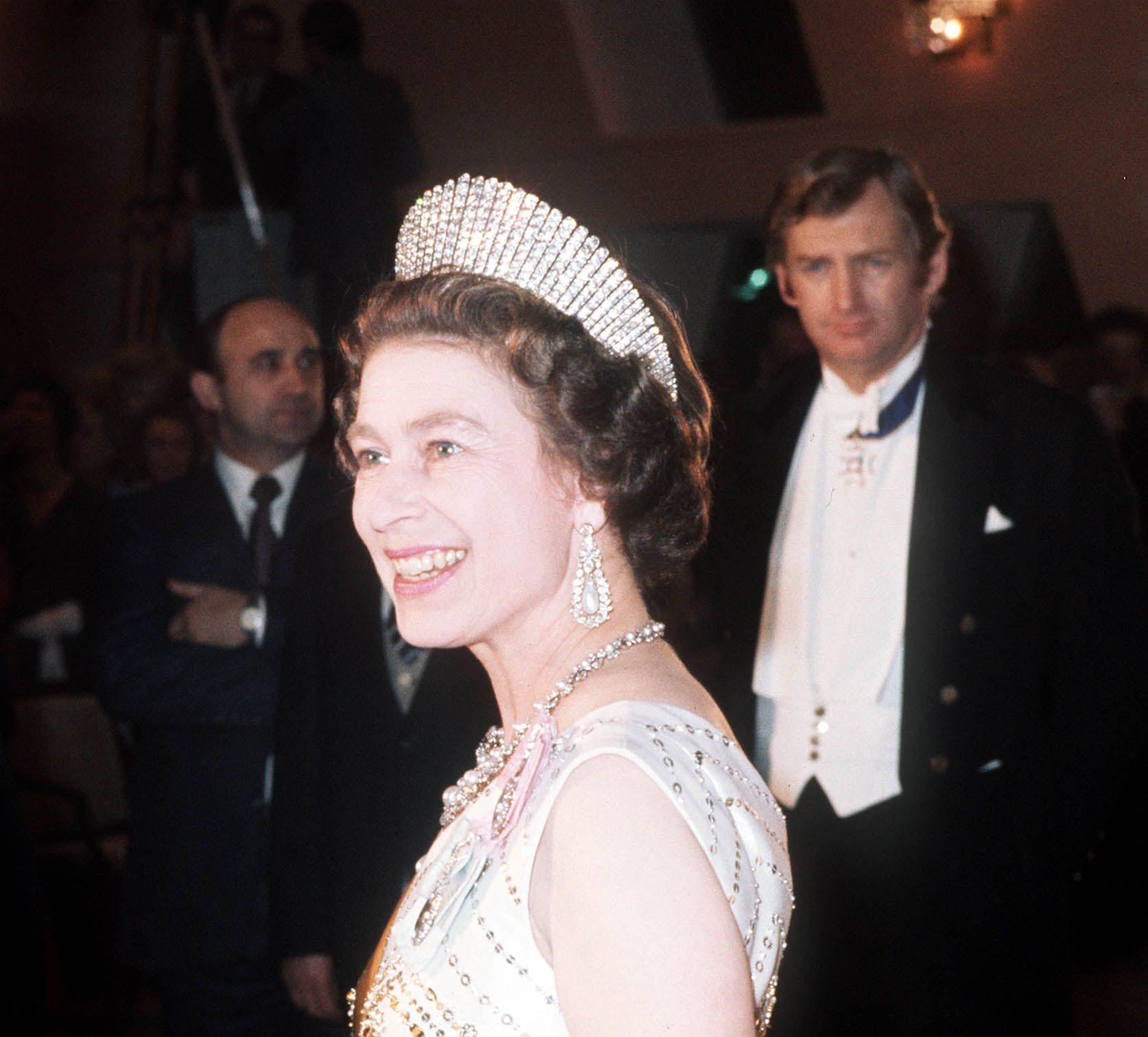Tiara Fringe: storia del diadema delle nozze della Regina Elisabetta