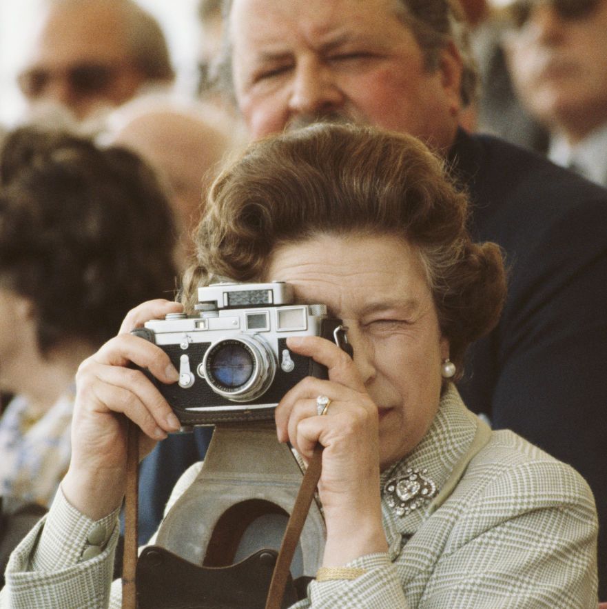 queen using camera