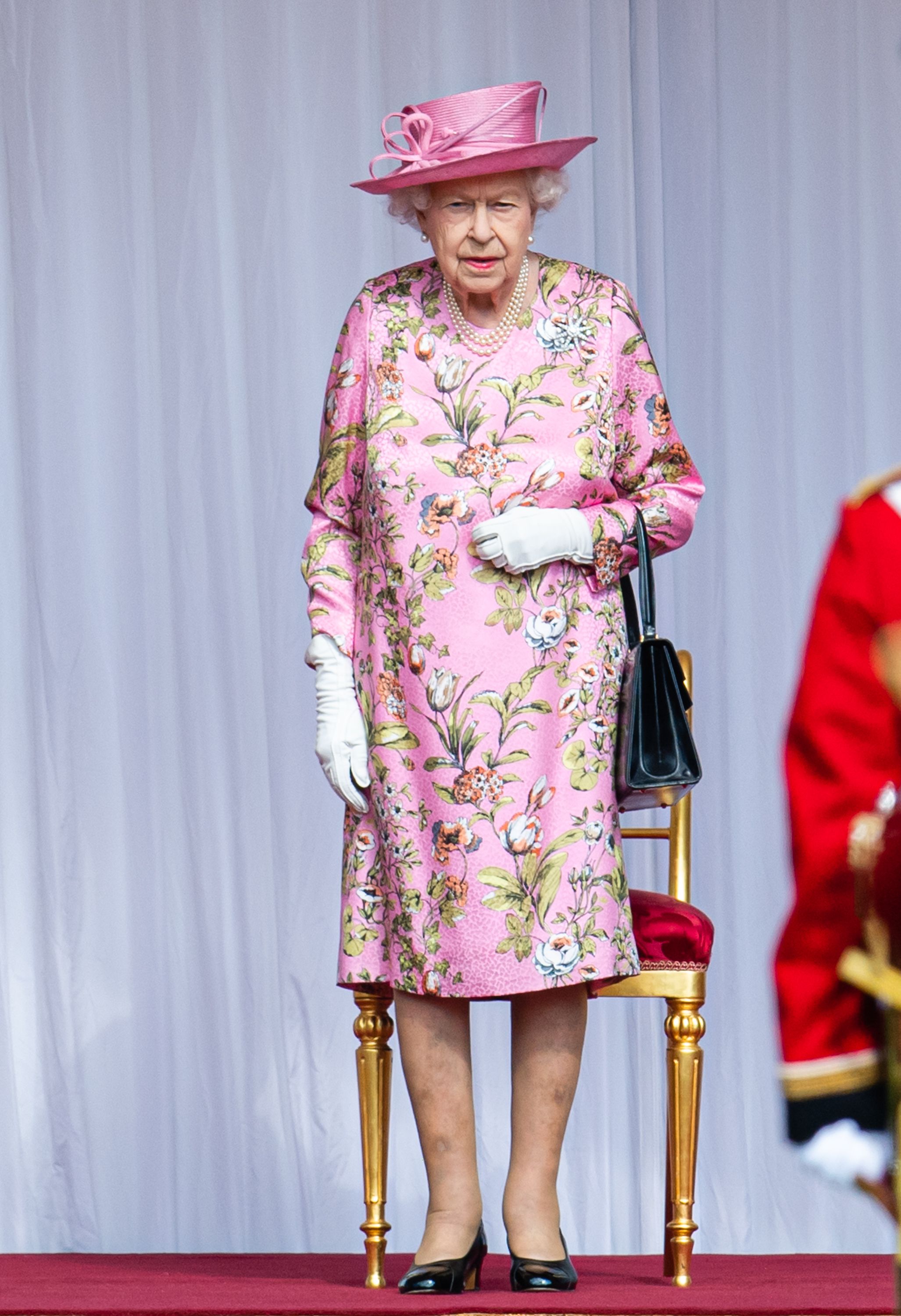 Queen Elizabeth's Best Fashion Looks - The Queen's Classic Outfits