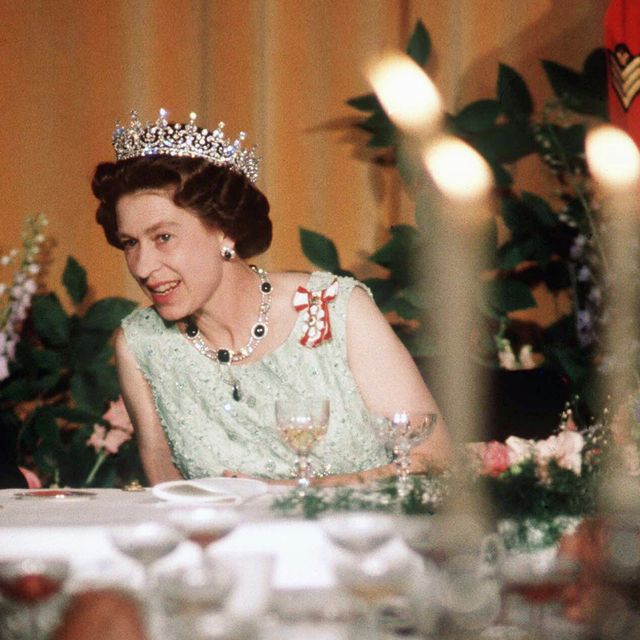 can queen elizabeth ii attends a state banquet in quebec