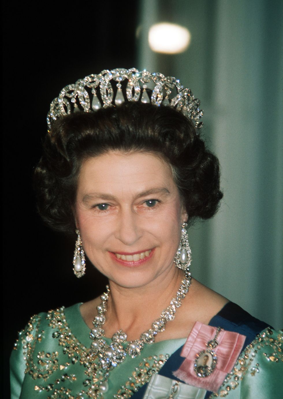 queen elizabeth ii atttends a state banquet in the united states