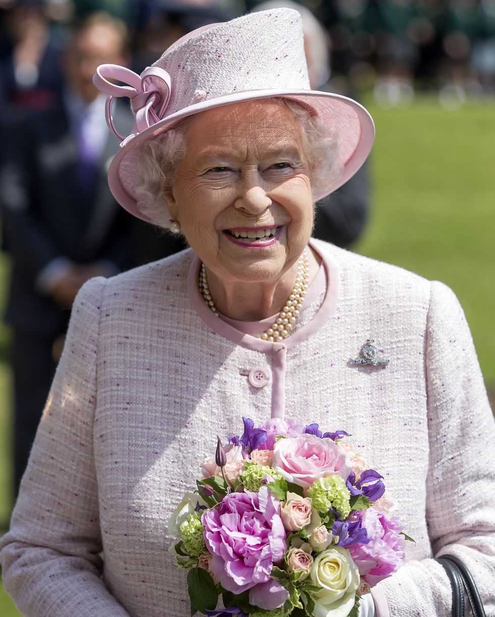 the queen celebrates 300 years of the royal artillery