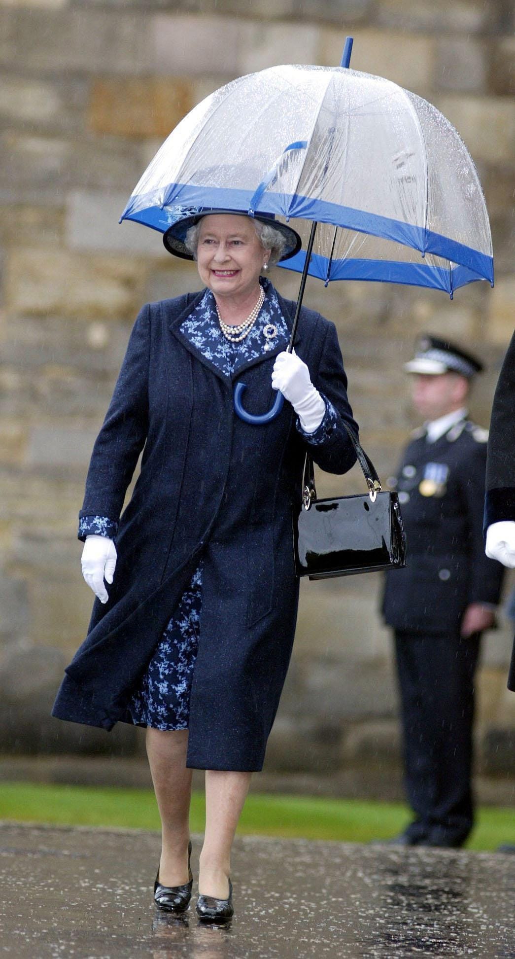 Queen Elizabeth's Fulton Umbrellas Match Her Clothes Exactly. Here's ...