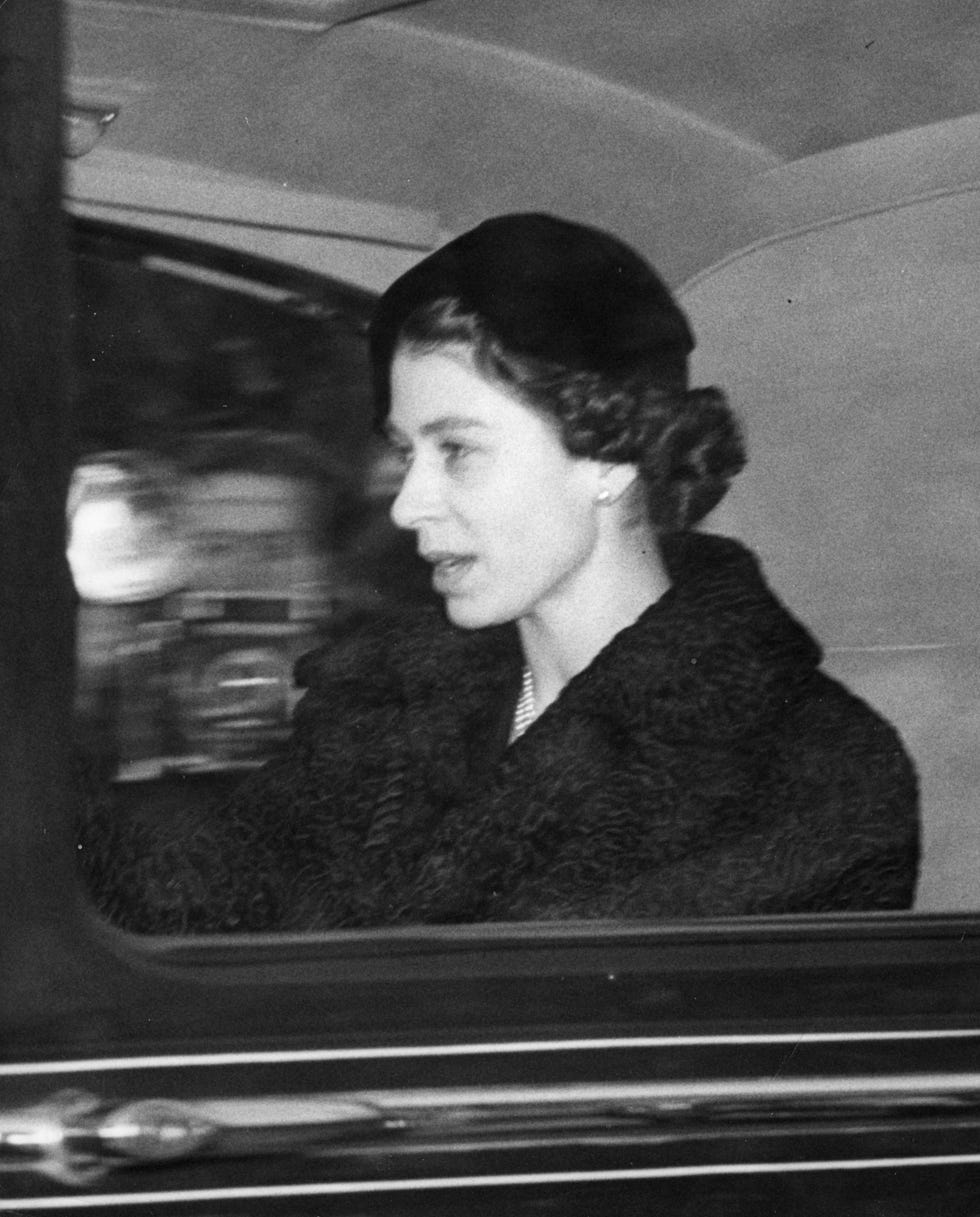isabel ii se dirige a su proclamación