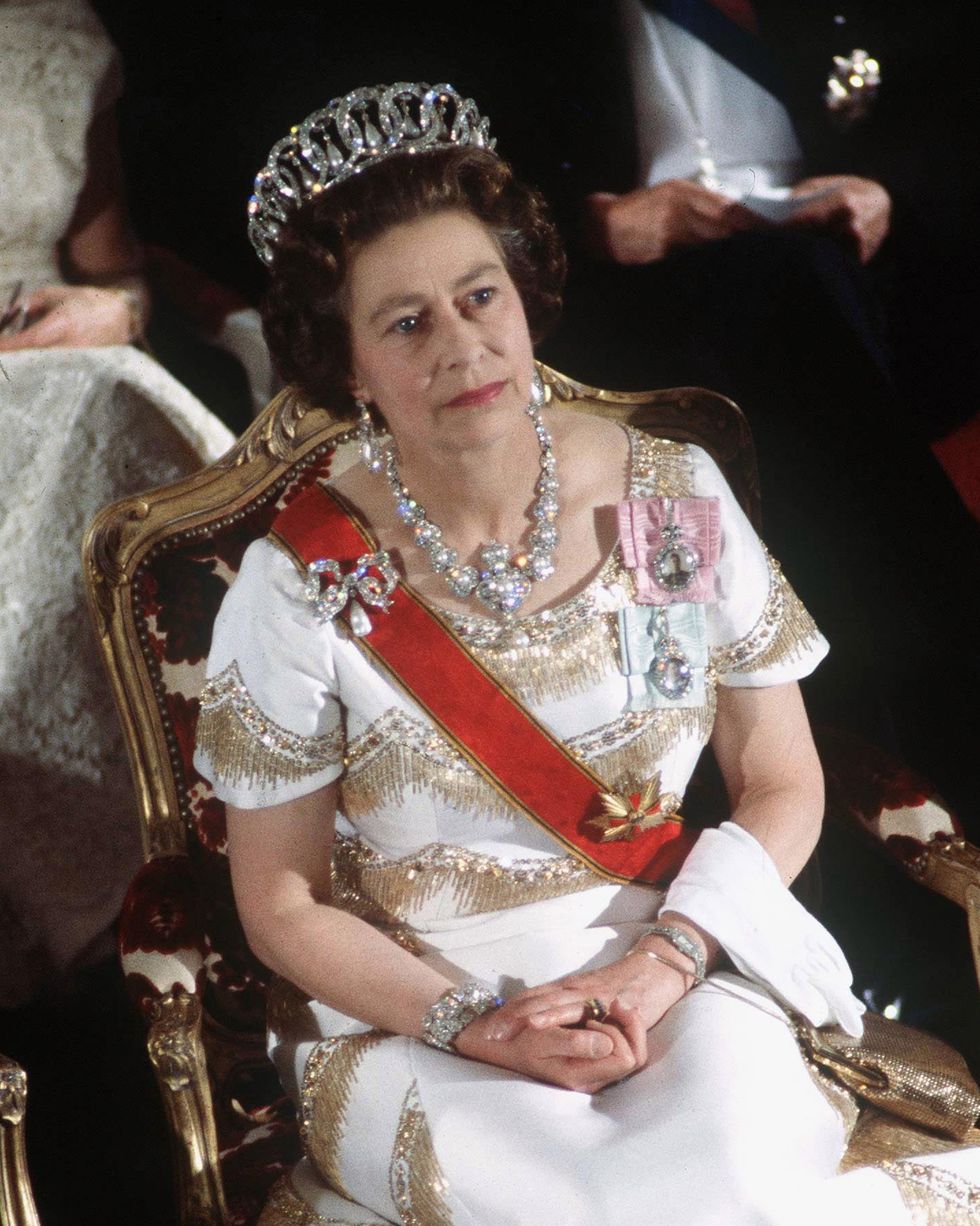英国ロイヤルがダイアモンドジュエリーで輝いた瞬間　エリザベス女王