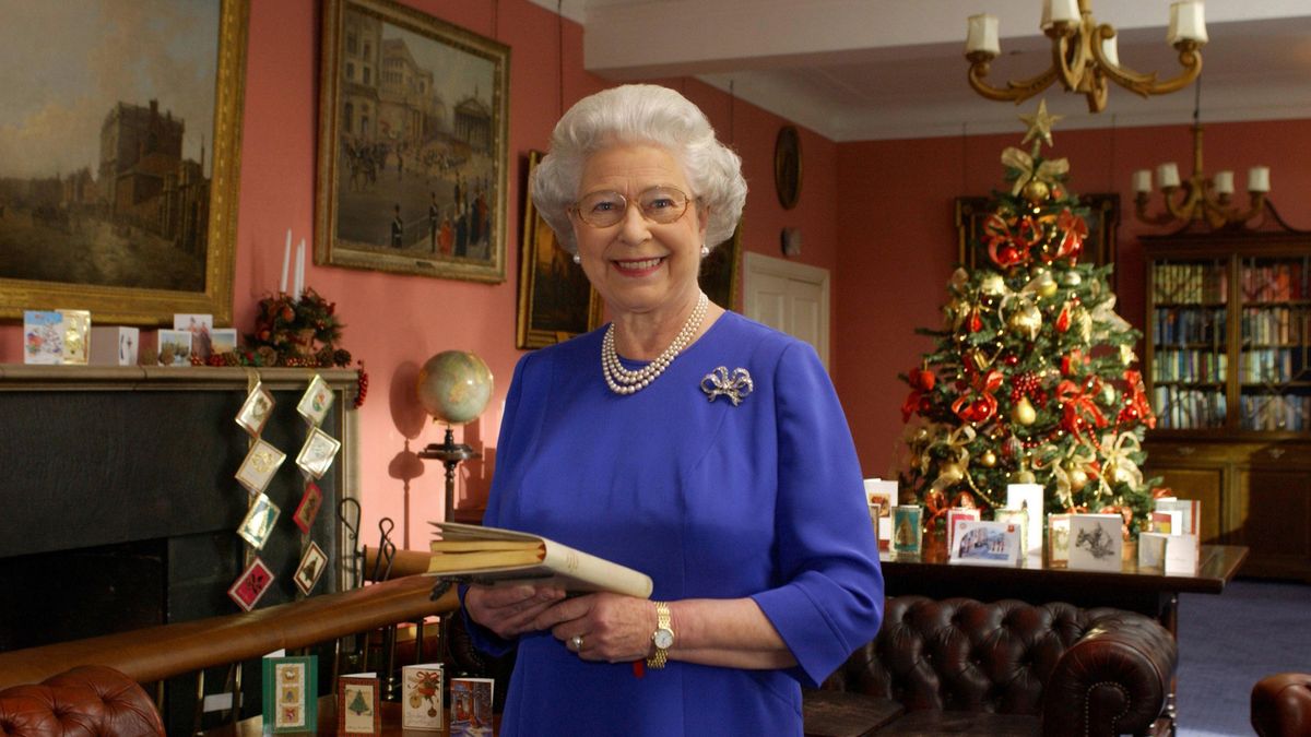 preview for Queen Elizabeth’s Most Regal Looks
