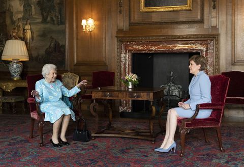 the queen visits holyrood