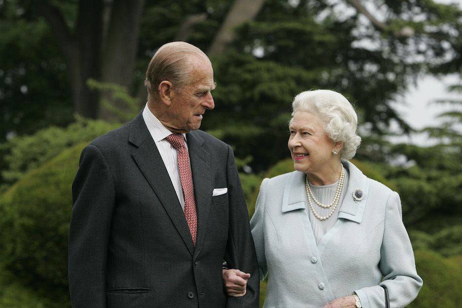 Royal funeral guests wear quiet tributes to the Queen