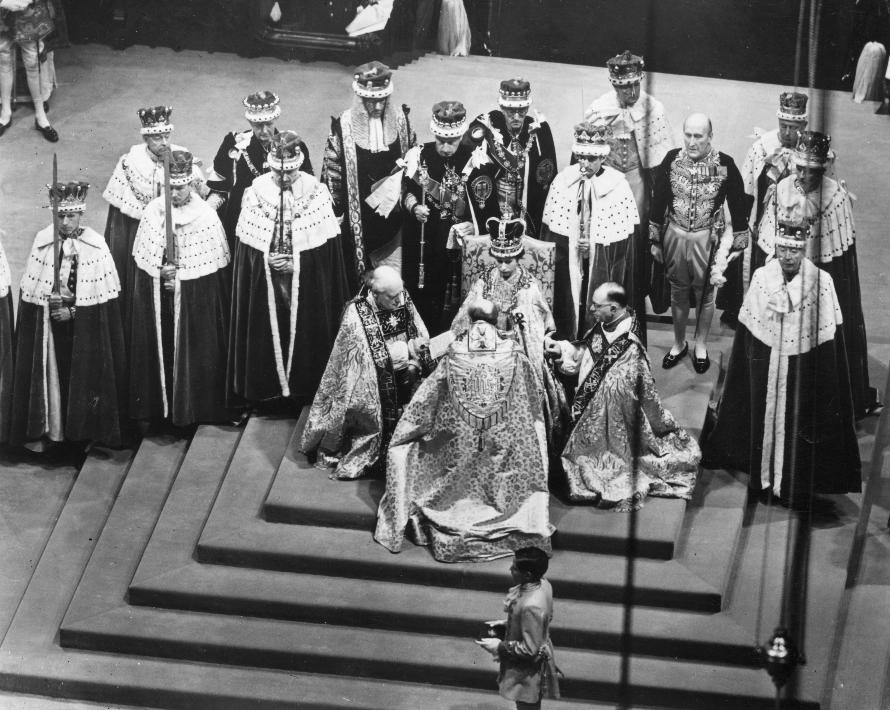 チャールズ国王も間近！ 70年前のエリザベス女王の戴冠式を